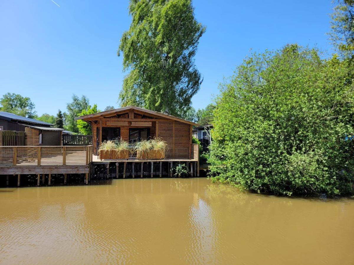 Rustig Gelegen Chalet Solvo Met Terras Aan Het Water Geel Εξωτερικό φωτογραφία